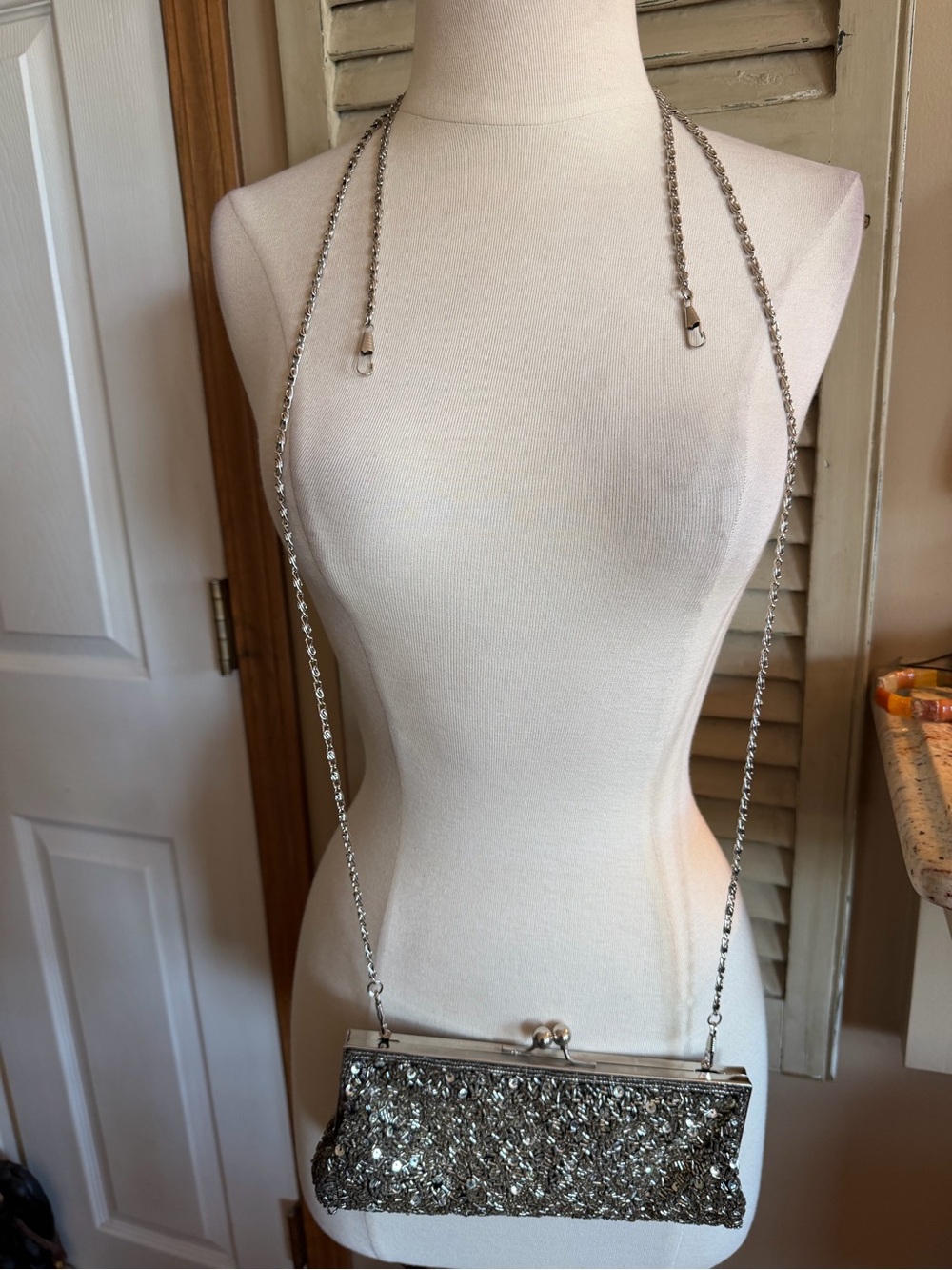 Beautiful Silver Beaded Evening Clutch with Chain Strap 8.5x4” - Picture 6 of 7